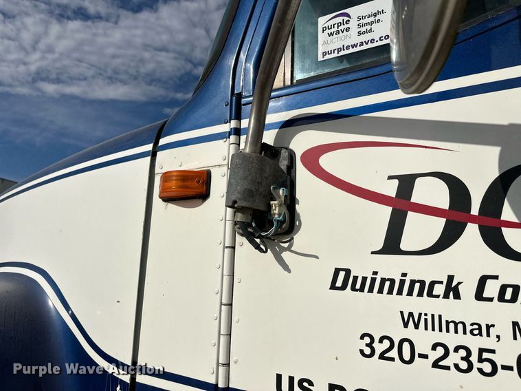 image for item DW4263 2005 International 5600I ready mix truck