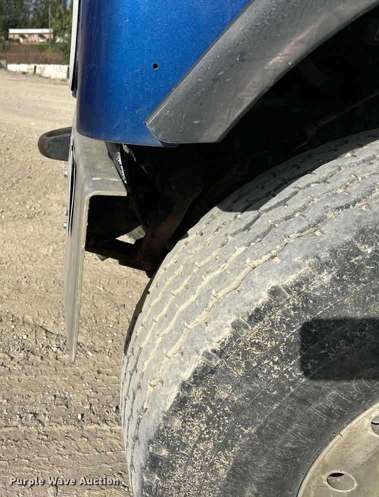 image for item DW4263 2005 International 5600I ready mix truck