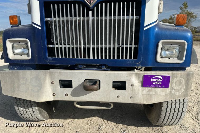 image for item DW4263 2005 International 5600I ready mix truck