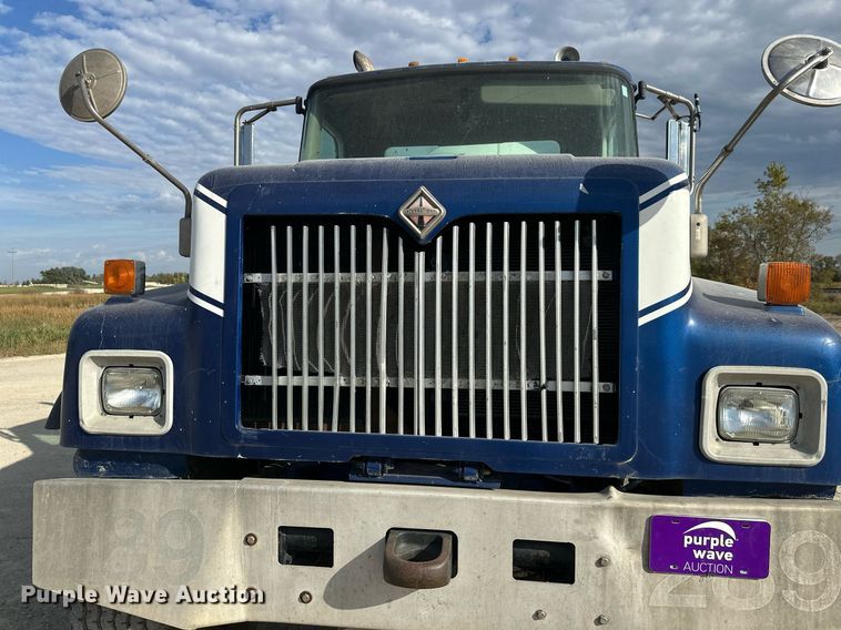 image for item DW4263 2005 International 5600I ready mix truck