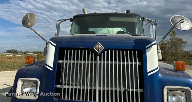 image for item DW4263 2005 International 5600I ready mix truck