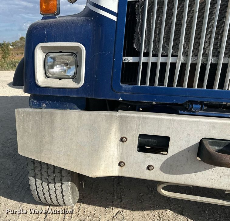 image for item DW4263 2005 International 5600I ready mix truck