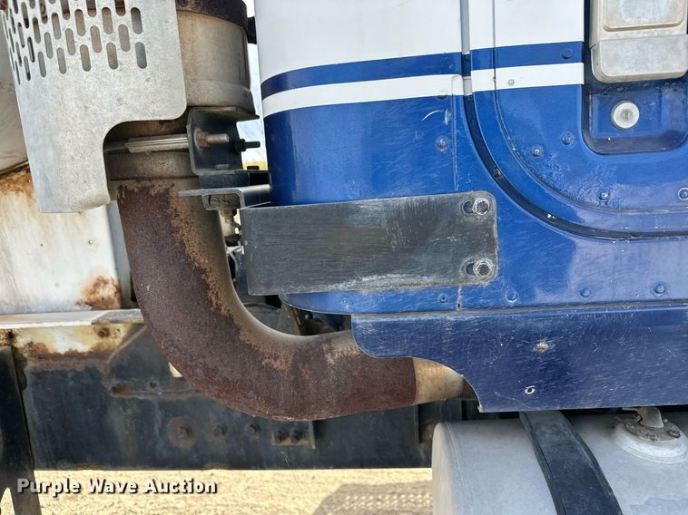 image for item DW4263 2005 International 5600I ready mix truck