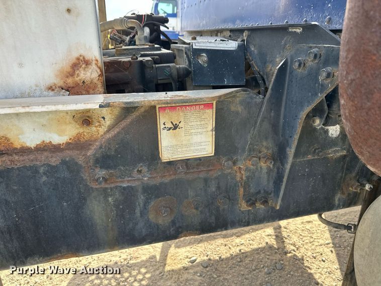 image for item DW4263 2005 International 5600I ready mix truck