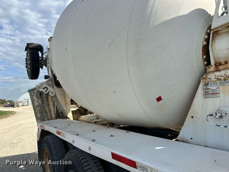 image for item DW4263 2005 International 5600I ready mix truck