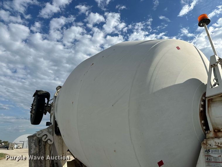 image for item DW4263 2005 International 5600I ready mix truck