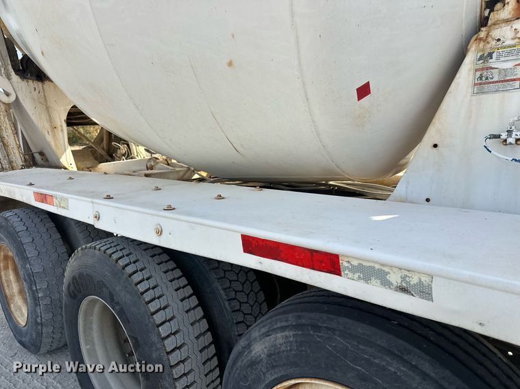 image for item DW4263 2005 International 5600I ready mix truck