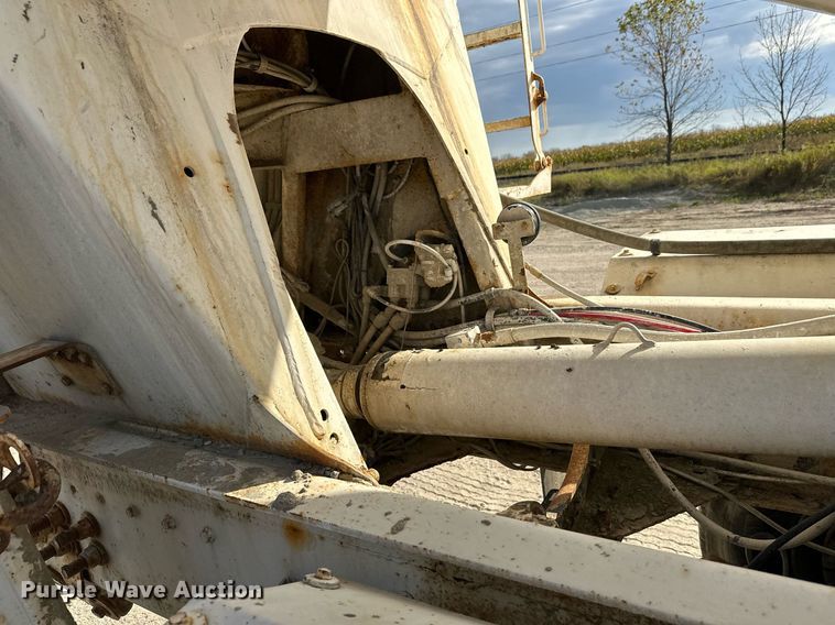 image for item DW4263 2005 International 5600I ready mix truck