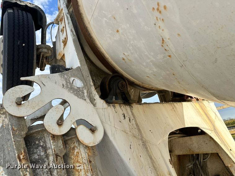 image for item DW4263 2005 International 5600I ready mix truck