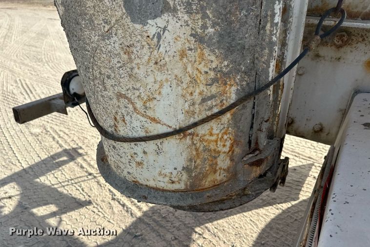 image for item DW4263 2005 International 5600I ready mix truck