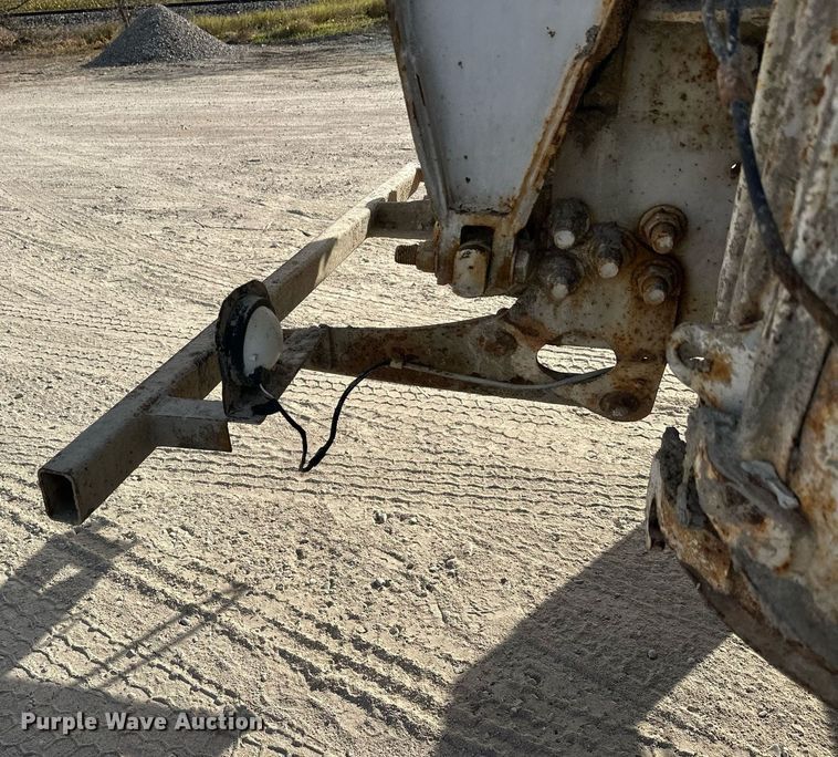 image for item DW4263 2005 International 5600I ready mix truck