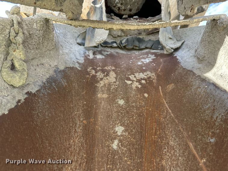 image for item DW4263 2005 International 5600I ready mix truck