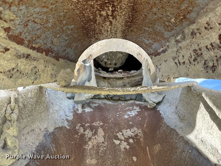 image for item DW4263 2005 International 5600I ready mix truck