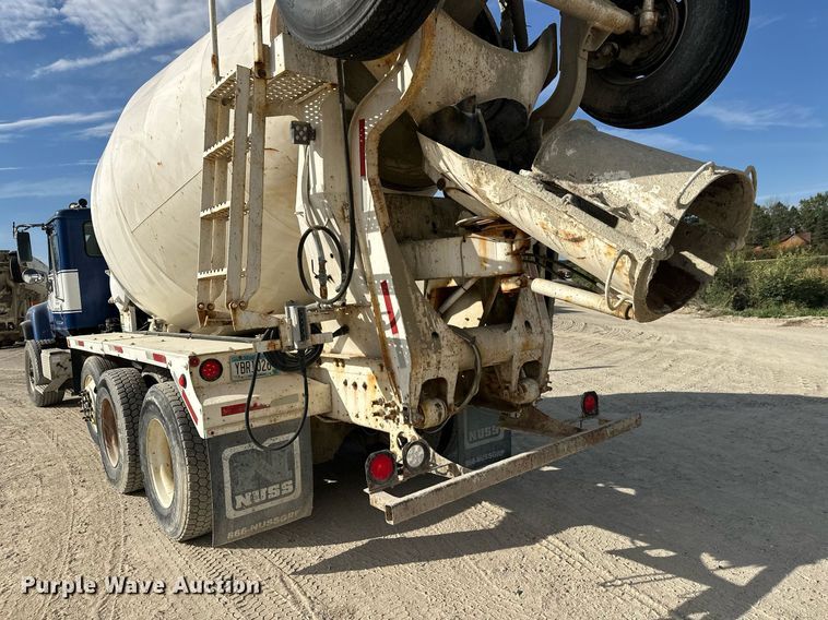 image for item DW4263 2005 International 5600I ready mix truck