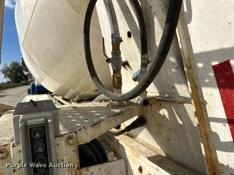 image for item DW4263 2005 International 5600I ready mix truck