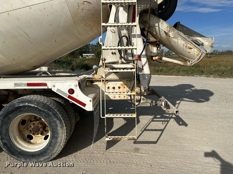 image for item DW4263 2005 International 5600I ready mix truck