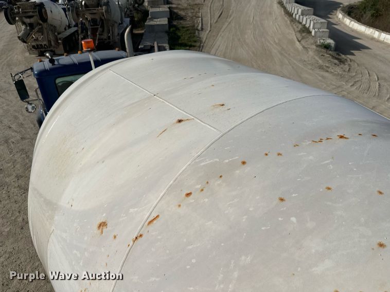 image for item DW4263 2005 International 5600I ready mix truck