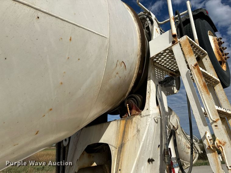 image for item DW4263 2005 International 5600I ready mix truck