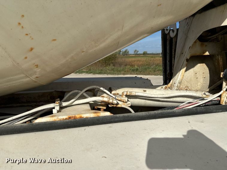 image for item DW4263 2005 International 5600I ready mix truck