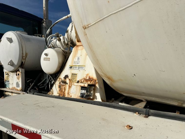 image for item DW4263 2005 International 5600I ready mix truck