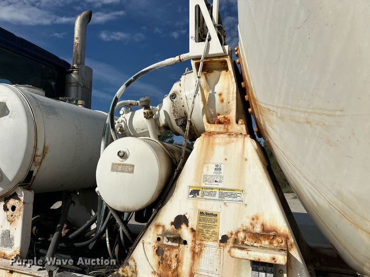 image for item DW4263 2005 International 5600I ready mix truck