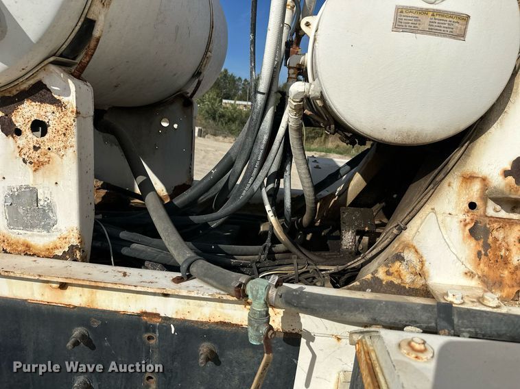 image for item DW4263 2005 International 5600I ready mix truck