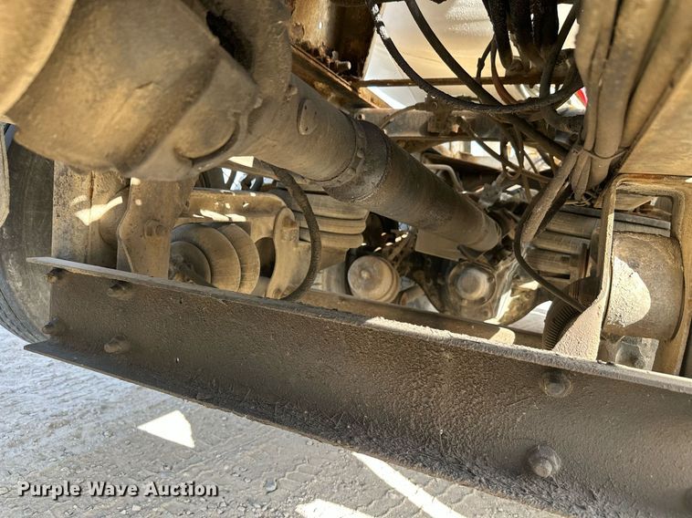 image for item DW4263 2005 International 5600I ready mix truck