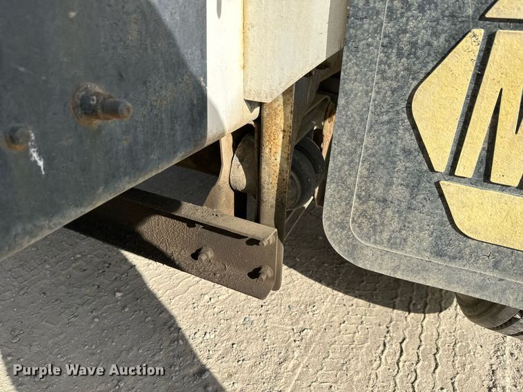 image for item DW4263 2005 International 5600I ready mix truck