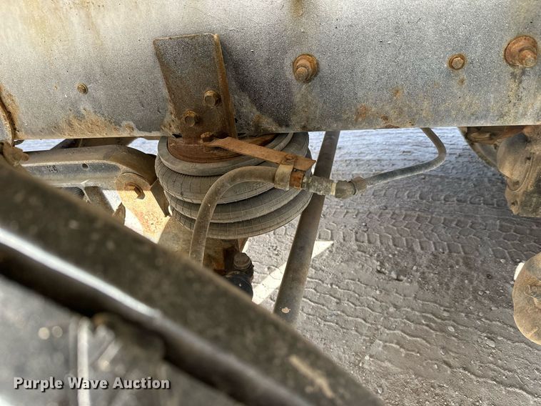 image for item DW4263 2005 International 5600I ready mix truck