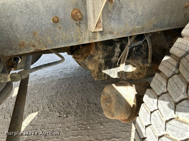 image for item DW4263 2005 International 5600I ready mix truck