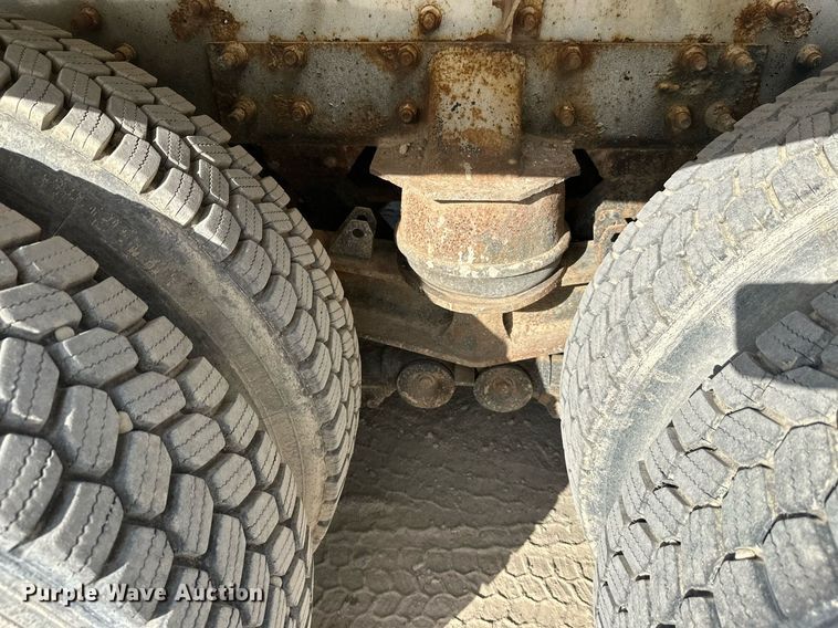 image for item DW4263 2005 International 5600I ready mix truck