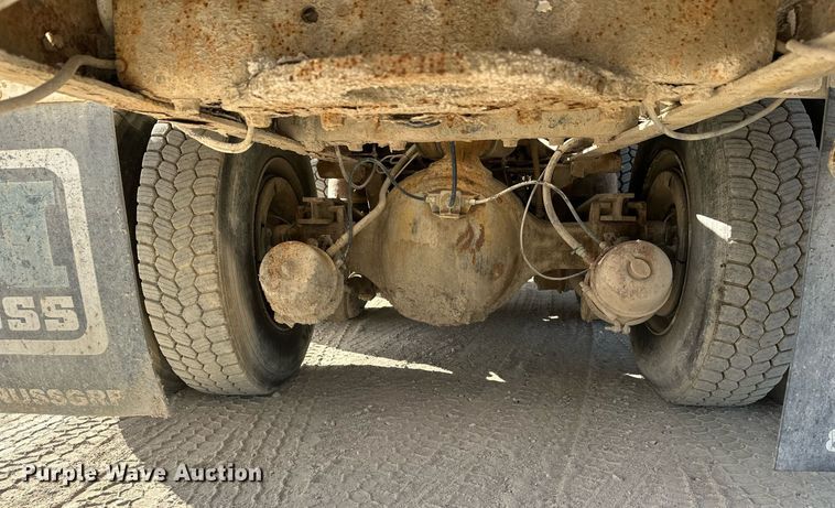 image for item DW4263 2005 International 5600I ready mix truck