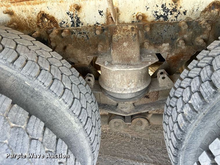 image for item DW4263 2005 International 5600I ready mix truck