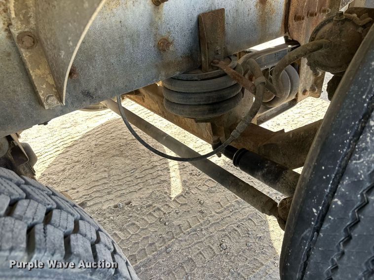 image for item DW4263 2005 International 5600I ready mix truck