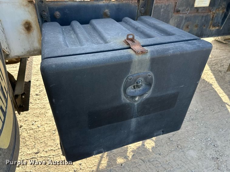 image for item DW4263 2005 International 5600I ready mix truck