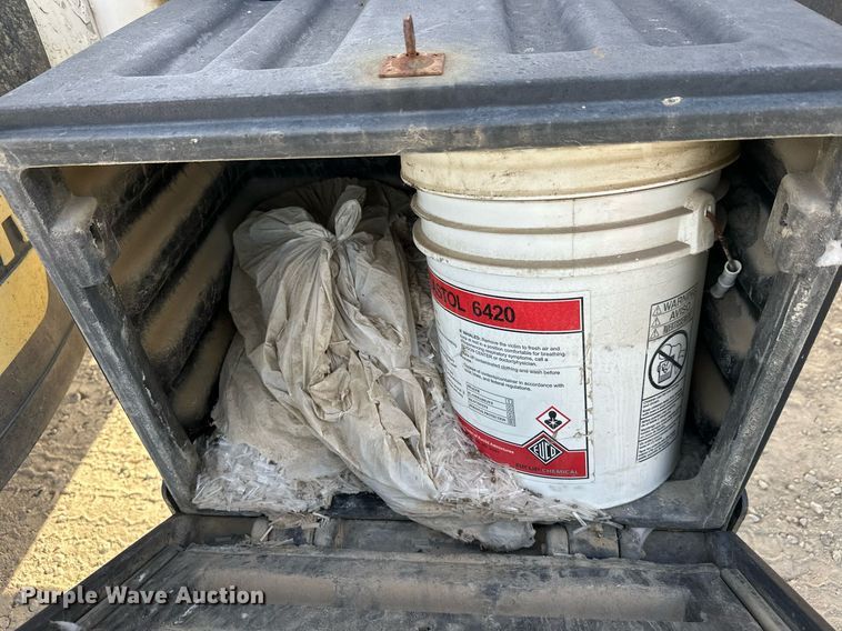 image for item DW4263 2005 International 5600I ready mix truck