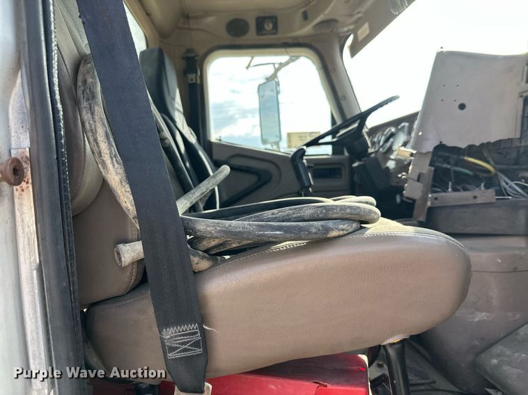 image for item DW4263 2005 International 5600I ready mix truck