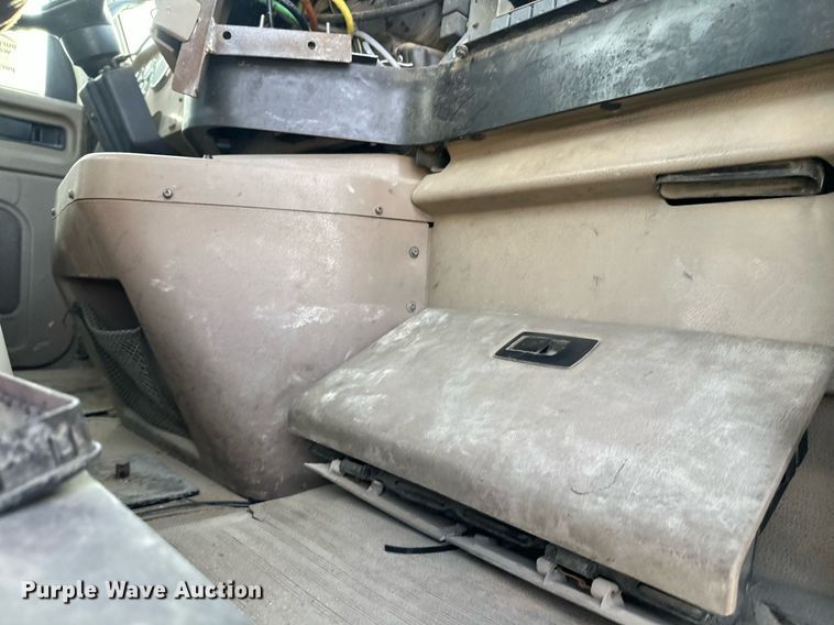 image for item DW4263 2005 International 5600I ready mix truck