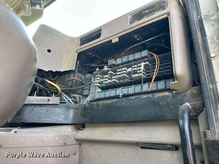 image for item DW4263 2005 International 5600I ready mix truck