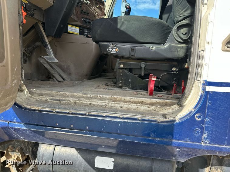 image for item DW4263 2005 International 5600I ready mix truck