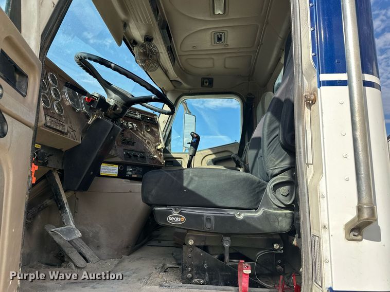 image for item DW4263 2005 International 5600I ready mix truck