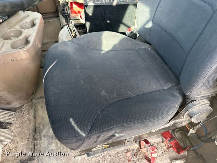 image for item DW4263 2005 International 5600I ready mix truck