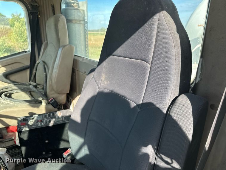 image for item DW4263 2005 International 5600I ready mix truck