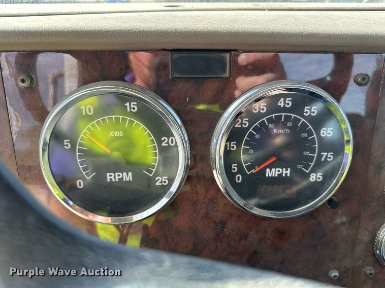 image for item DW4263 2005 International 5600I ready mix truck