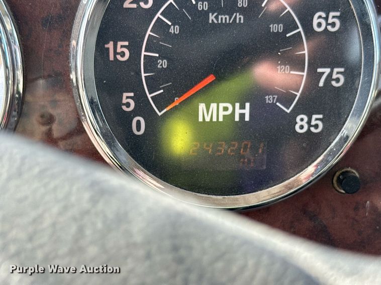 image for item DW4263 2005 International 5600I ready mix truck