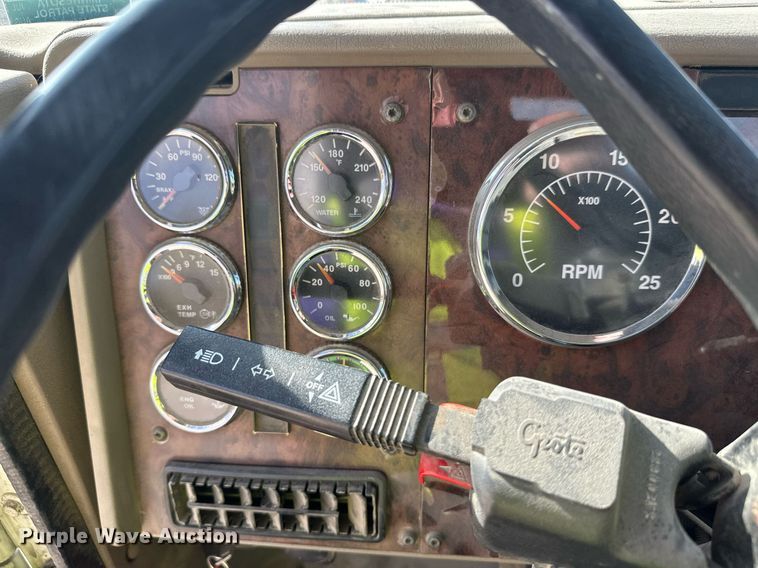 image for item DW4263 2005 International 5600I ready mix truck