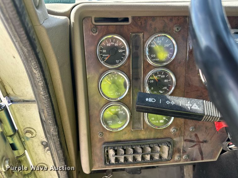 image for item DW4263 2005 International 5600I ready mix truck