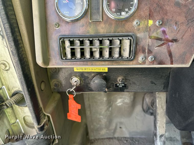 image for item DW4263 2005 International 5600I ready mix truck