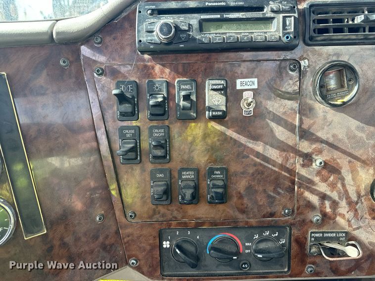 image for item DW4263 2005 International 5600I ready mix truck