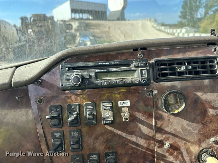 image for item DW4263 2005 International 5600I ready mix truck